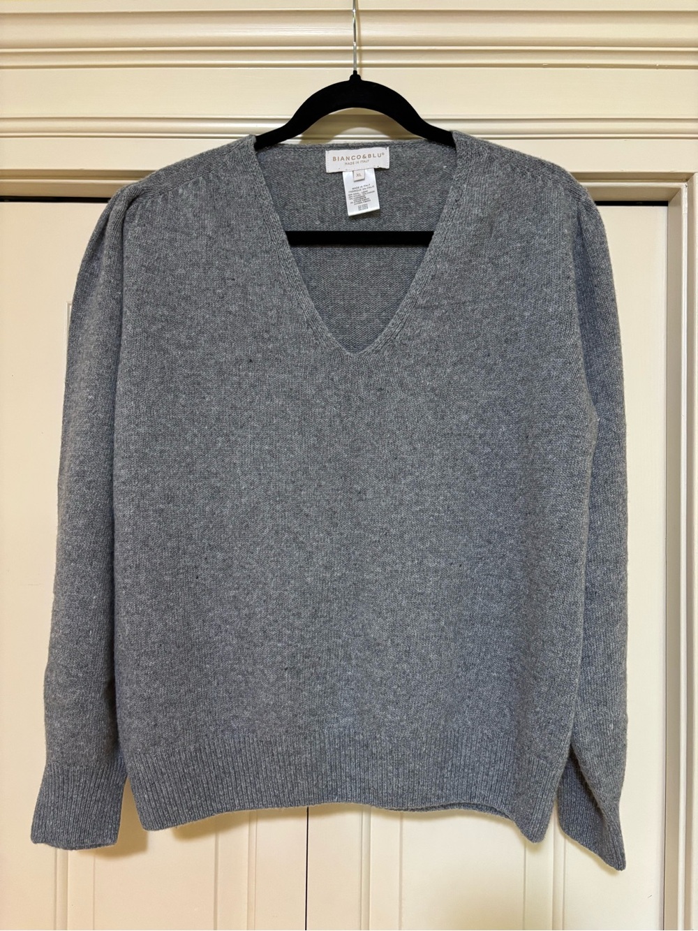 Women's Gray V-Neck Cashmere-Blend Sweater